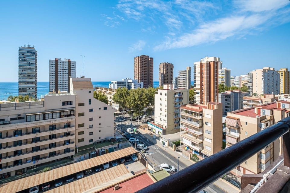 Day, Neighbourhood, Natural landscape, City view, Sea view, Street view, Location, Parking