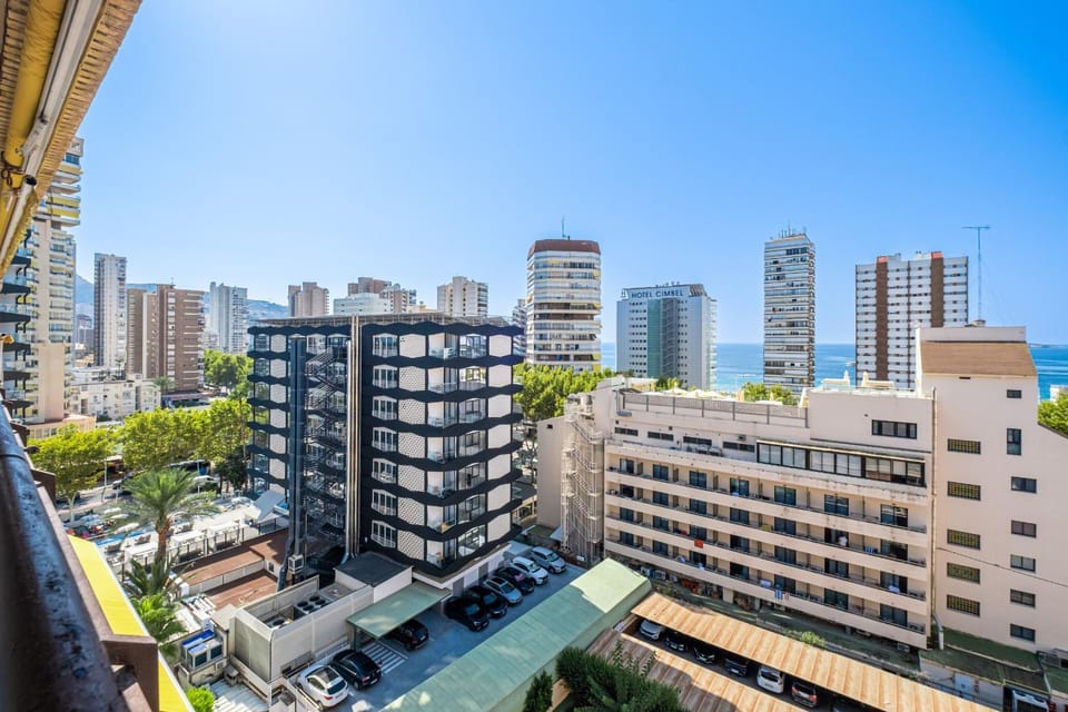 Day, Neighbourhood, City view, Street view, Location