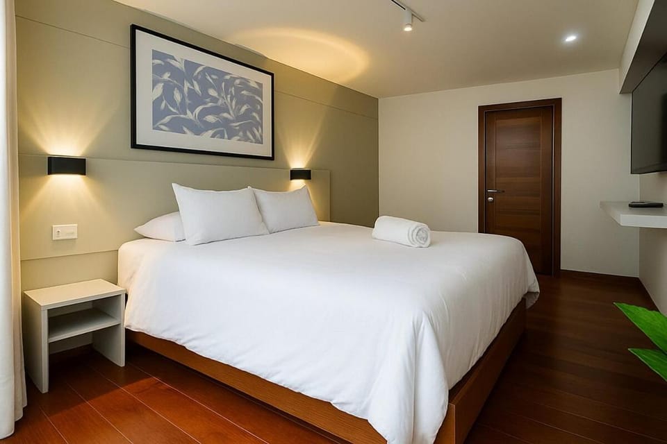 Bed, TV and multimedia, Bedroom