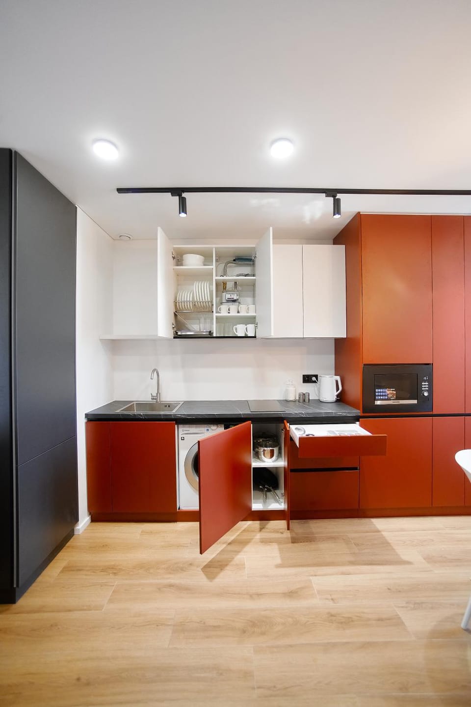Kitchen or kitchenette, microwave, minibar, stove, washing machine, dryer