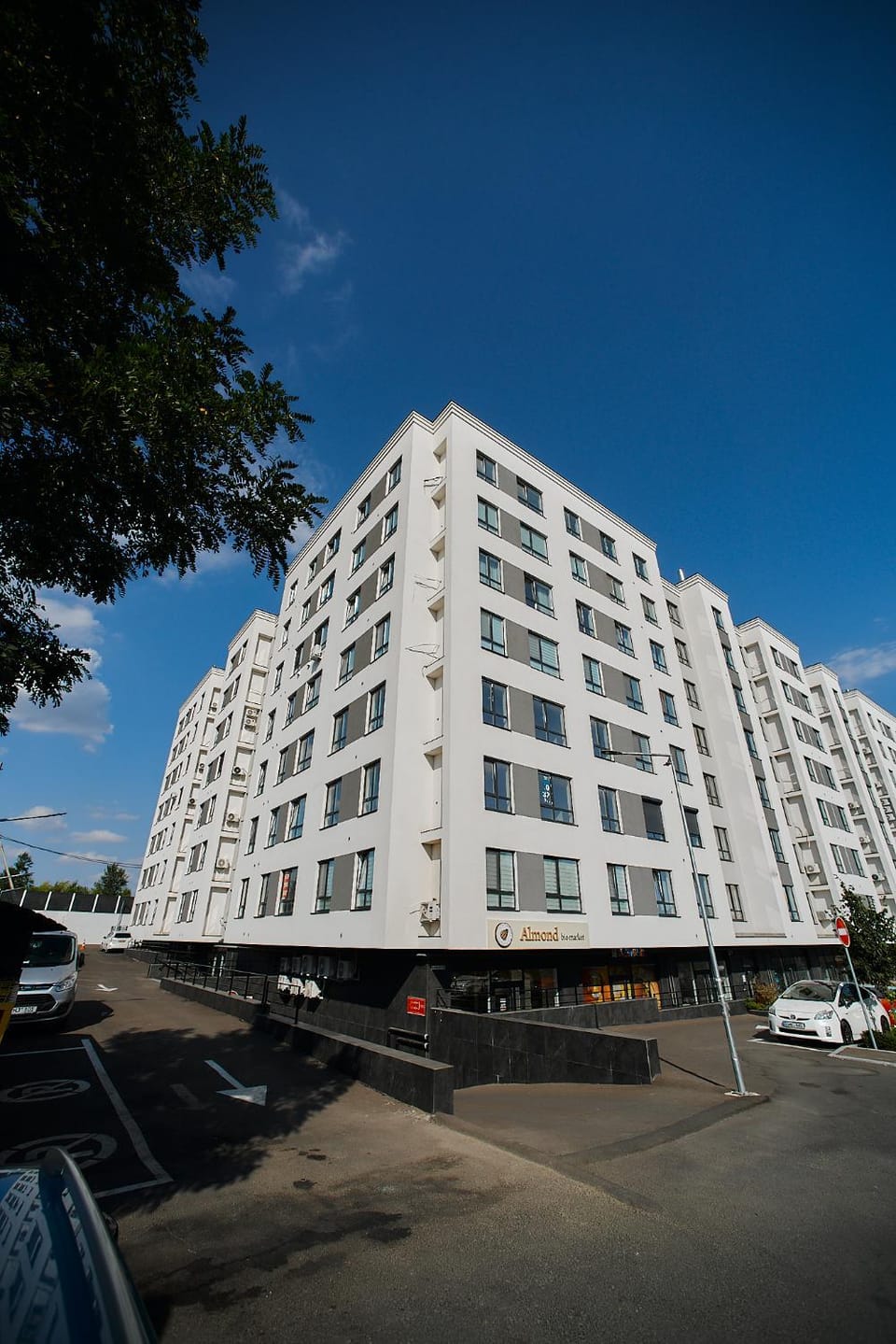 Property building, Neighbourhood, Street view, Location, Parking
