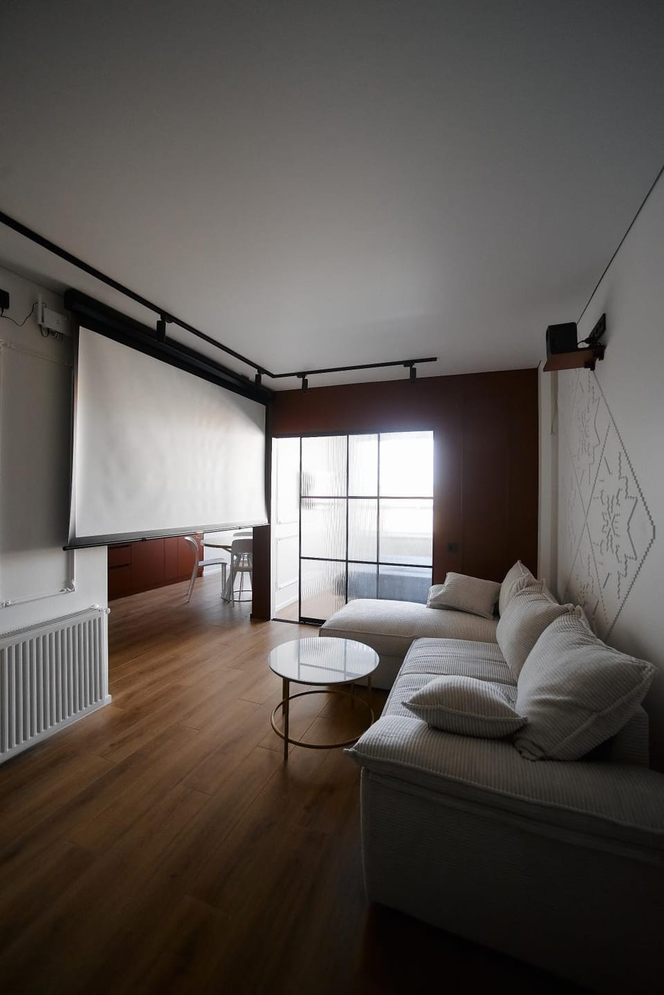 TV and multimedia, Living room, Seating area, Evening entertainment