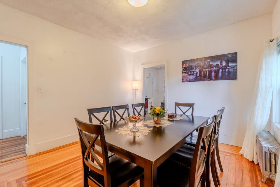 Cozy 4BDR, Tufts, Train, Parking, 10 min to Boston House in Somerville