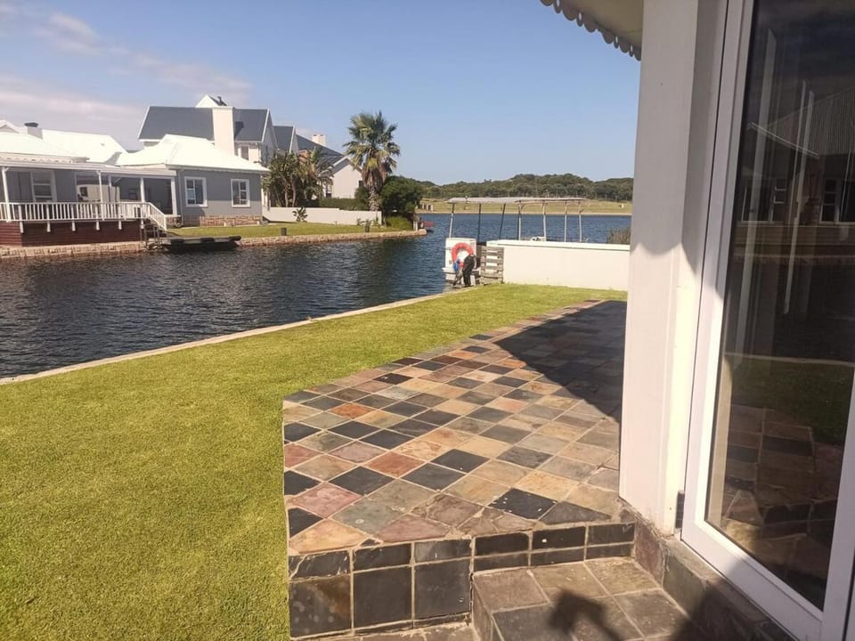 Coastal Life Domingo Way Marina Martinique House in Eastern Cape