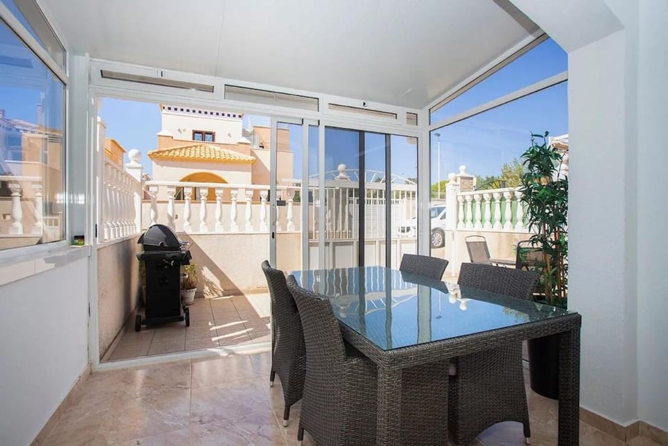 Patio, Facade/entrance, Balcony/Terrace, Balcony/Terrace, Lounge or bar, Seating area, Dining area, Quiet street view