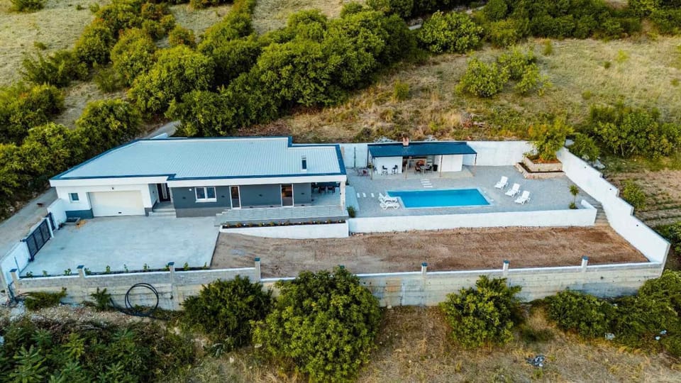 Property building, Day, Natural landscape, Bird's eye view, Swimming pool