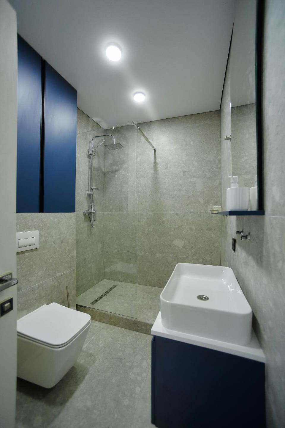 Shower, Toilet, Bathroom, bidet, hair dryier, towels