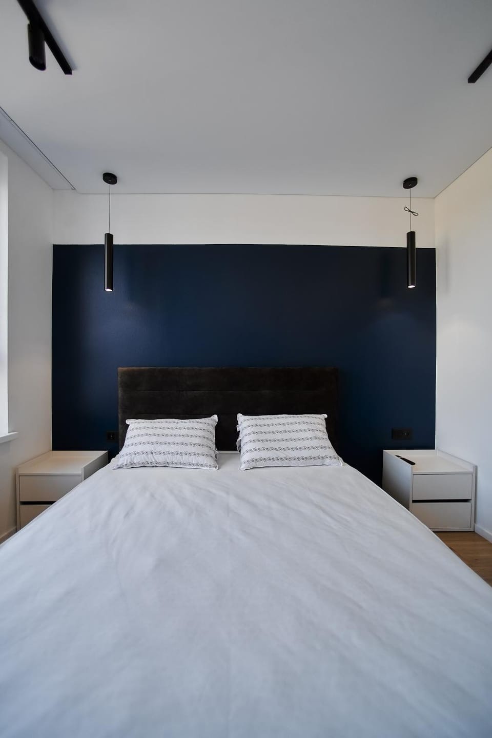 Bed, TV and multimedia, Evening entertainment, Bedroom