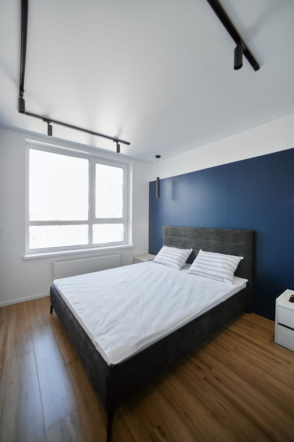 Bed, TV and multimedia, Bedroom