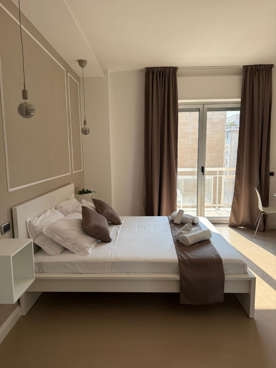 Bed, Photo of the whole room, towels