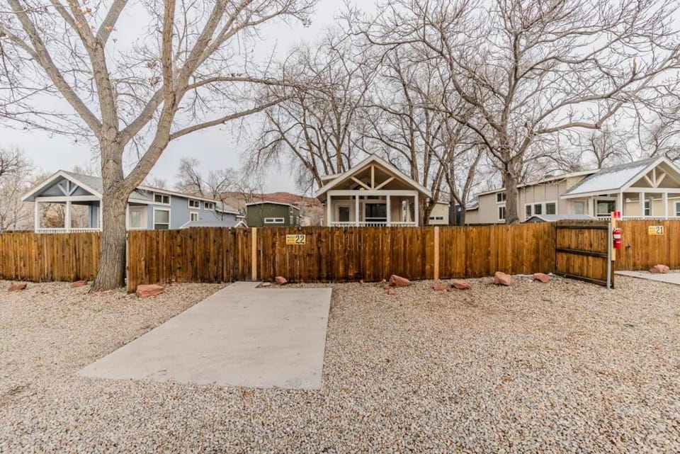 Property building, Parking, pet friendly