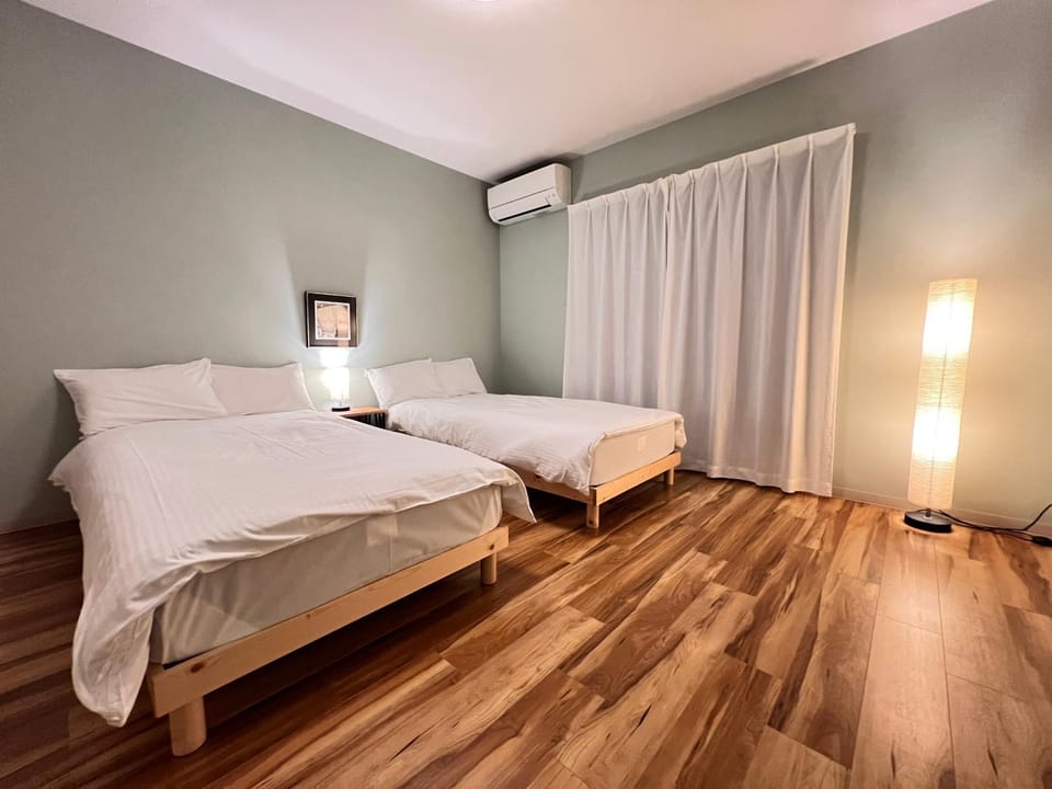 Bed, Photo of the whole room, Bedroom, air conditioner