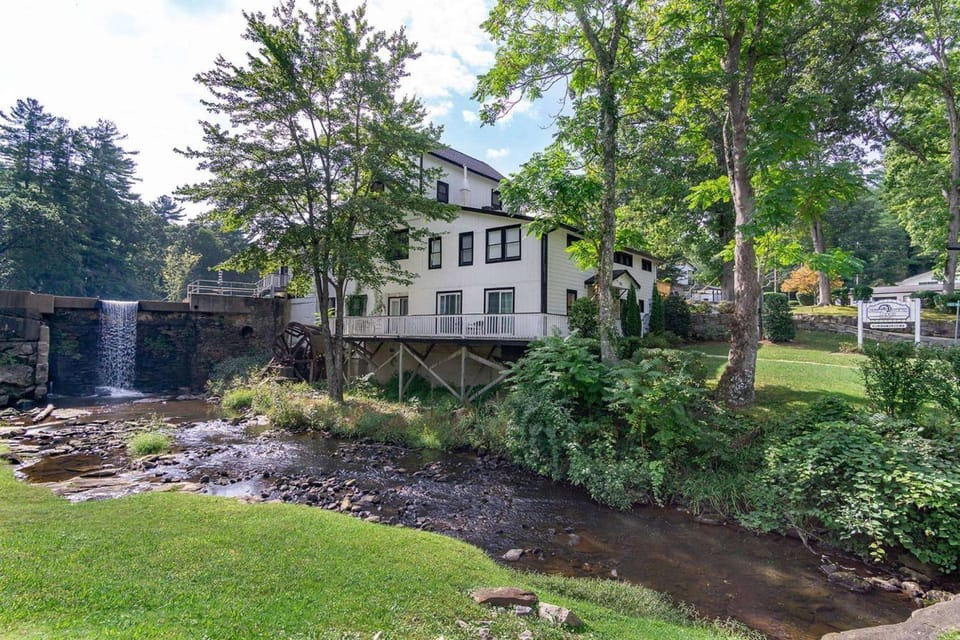 Mill House Nest House in Flat Rock