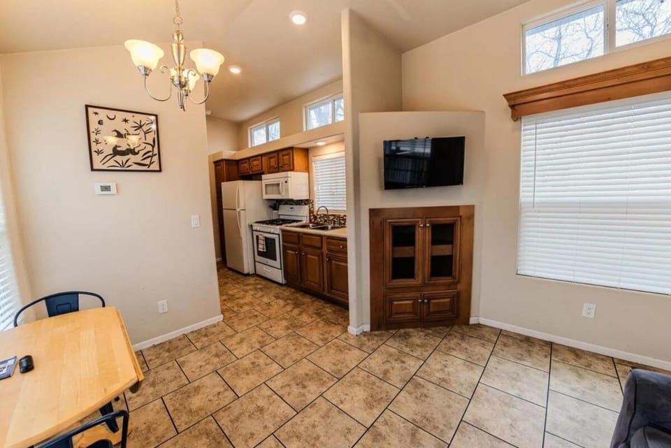 TV and multimedia, Kitchen or kitchenette, Dining area, pet friendly