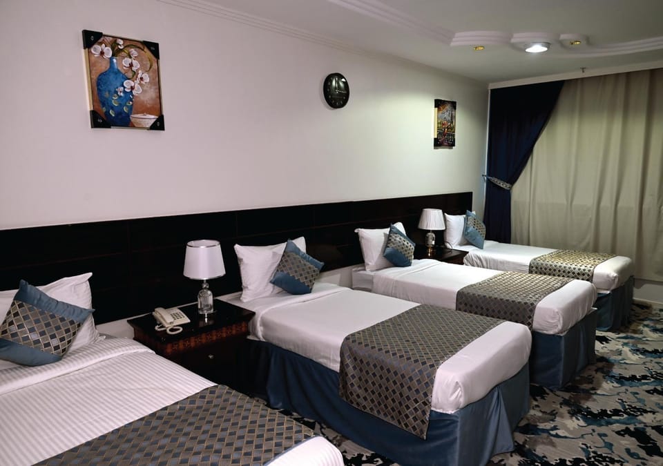 Property building, Photo of the whole room, Bedroom