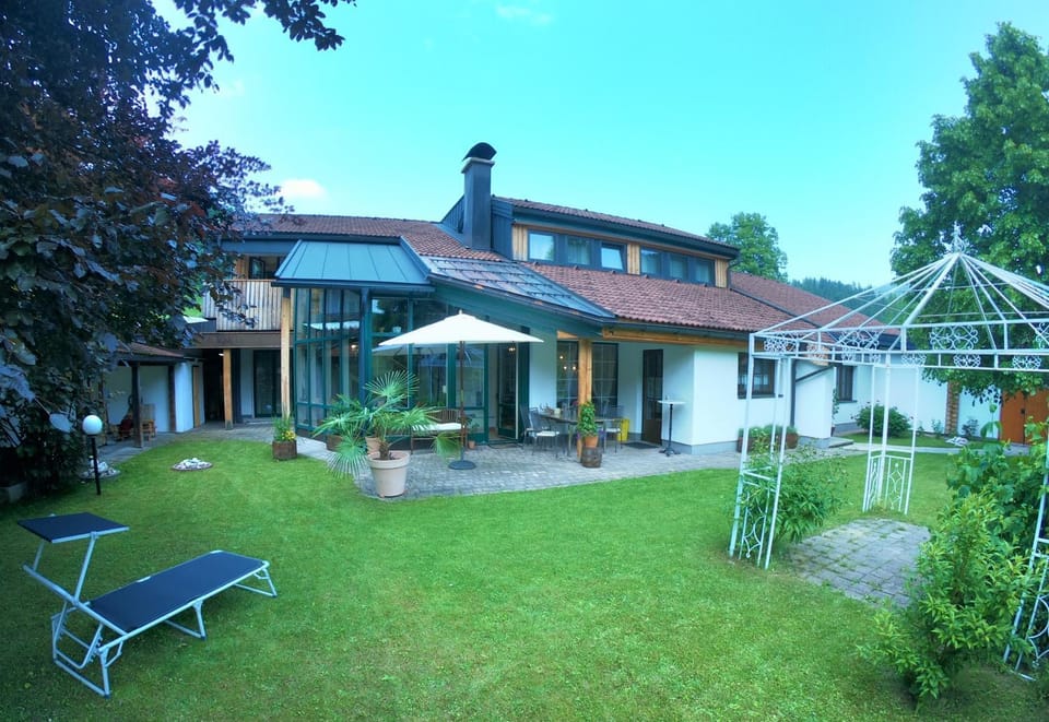 Property building, Spring, Day, Natural landscape, Summer, Garden, Balcony/Terrace, Garden view