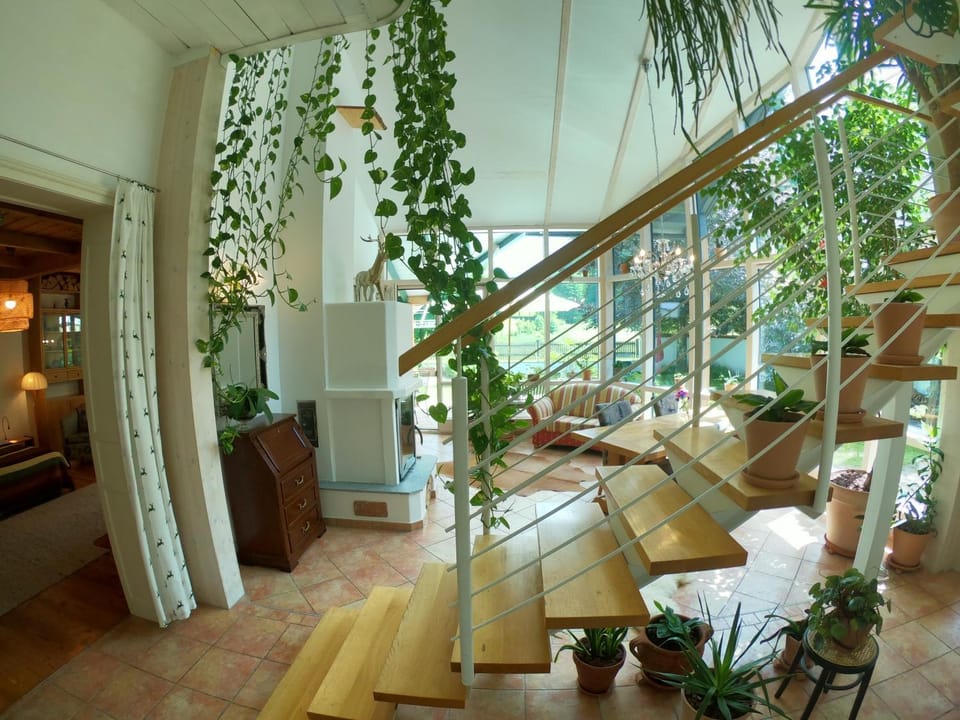 Garden, View (from property/room), Living room, Seating area, Garden view, Area and facilities, Breakfast, flat iron