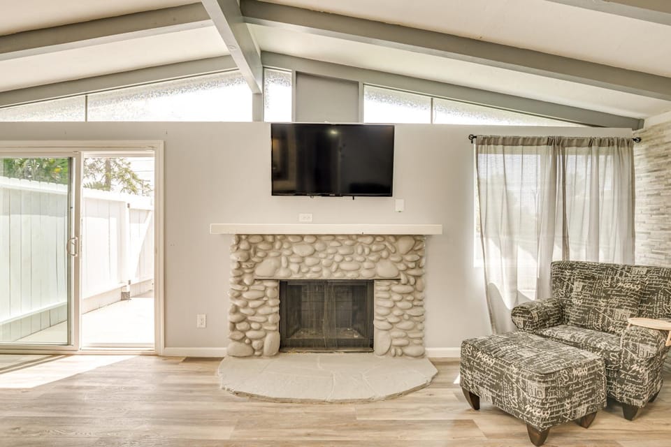 6 Mi to Pacific Beach: Pet-Friendly San Diego Home House in San Diego