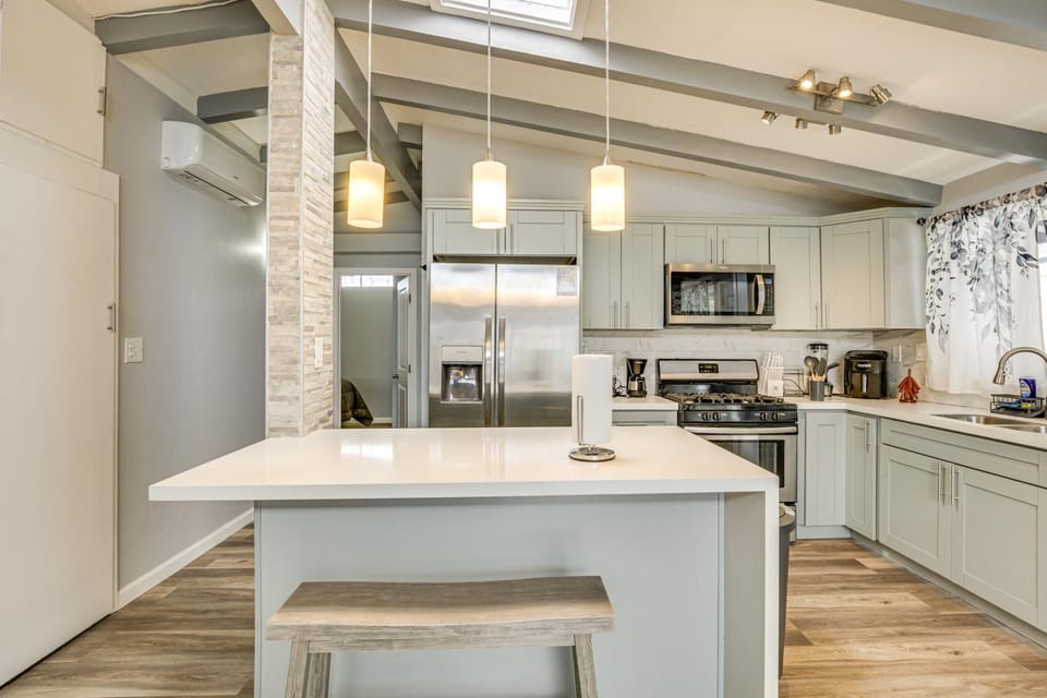 6 Mi to Pacific Beach: Pet-Friendly San Diego Home House in San Diego