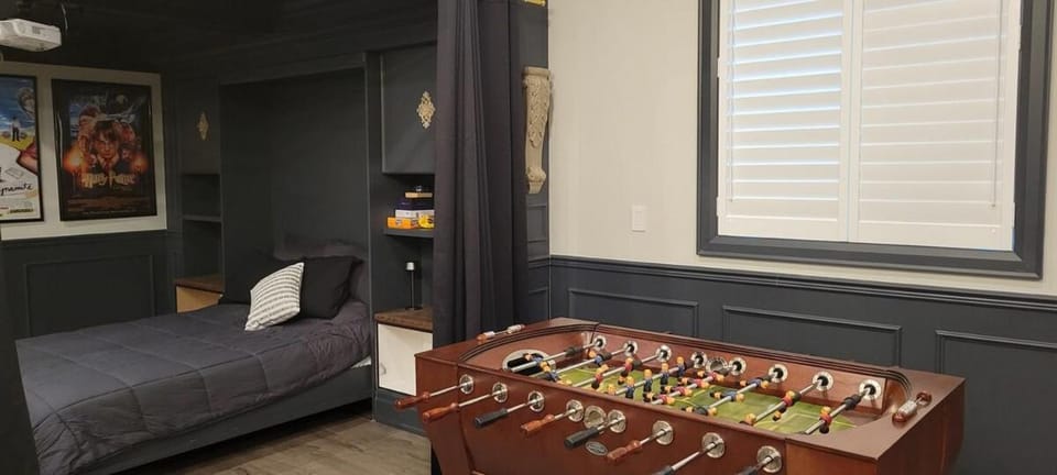 Modern Loft with Immersive Theatre Experience Apartment in Milton