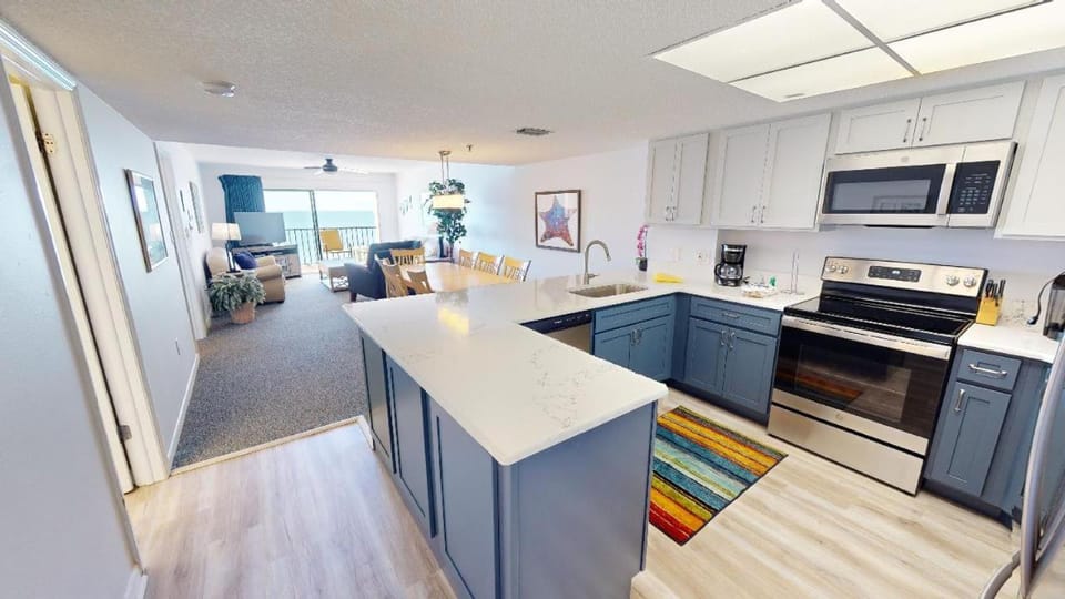 3b 2b Direct Ocean Balcony -Las Brisas #402 Apartment in Madeira Beach