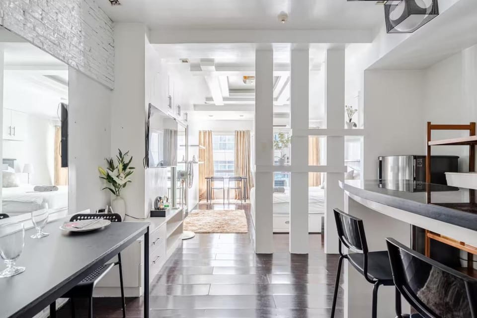 Dining area, minibar
