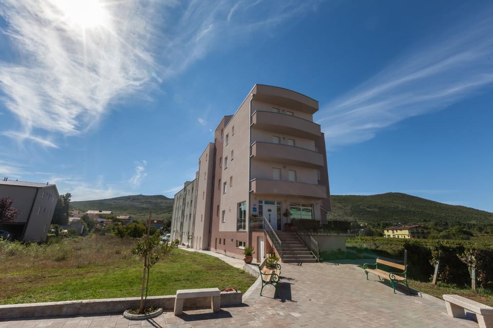 Patio, Garden, Balcony/Terrace, Seating area, Garden view, Landmark view, Mountain view, Street view