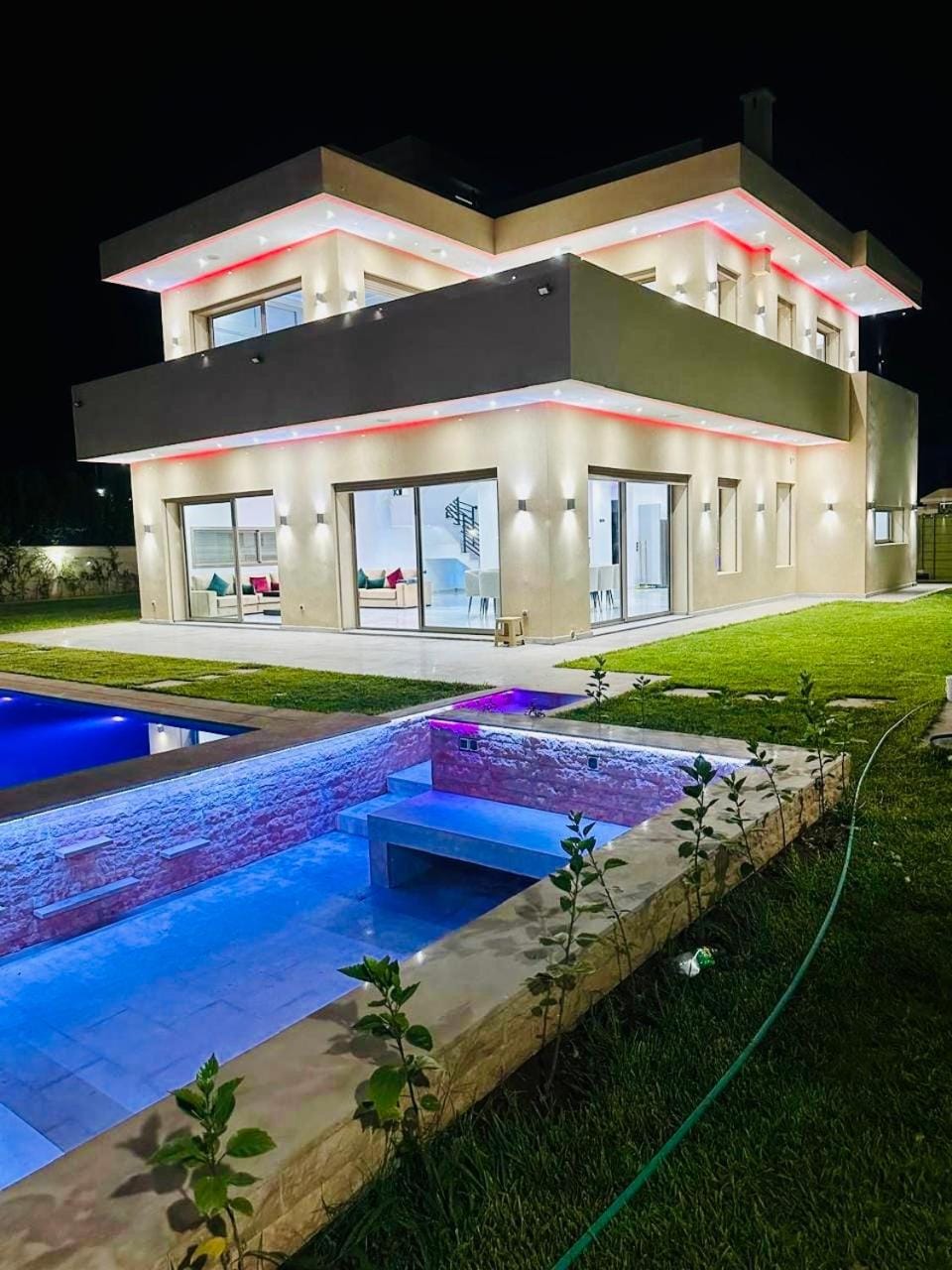 Property building, Garden, Garden view, Pool view, Swimming pool