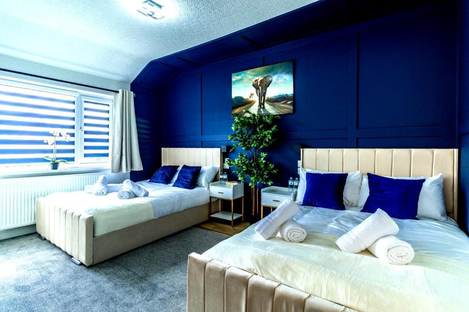 Bed, Other, Photo of the whole room, Bedroom, towels