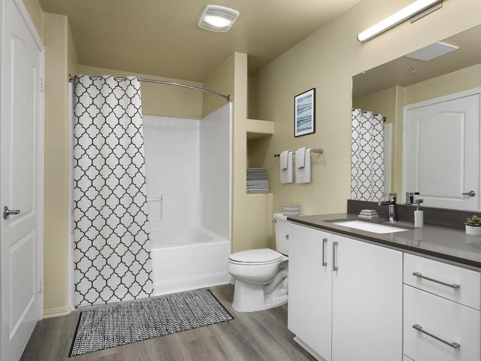MDR Gem, POOL, GYM, FREE Parking Apartment in Marina del Rey