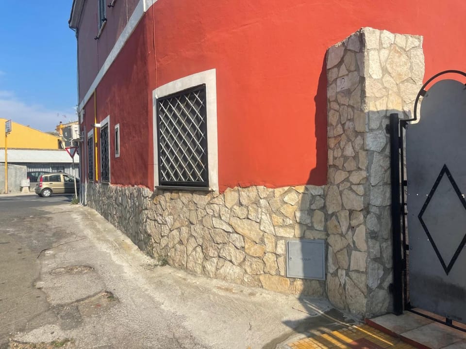 Red House- Accogliente appartamento vicino al porto Apartment in Civitavecchia