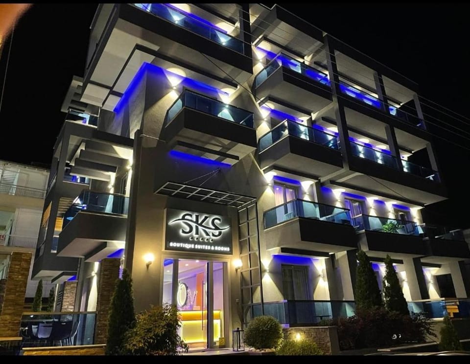 Property building, Facade/entrance, Night