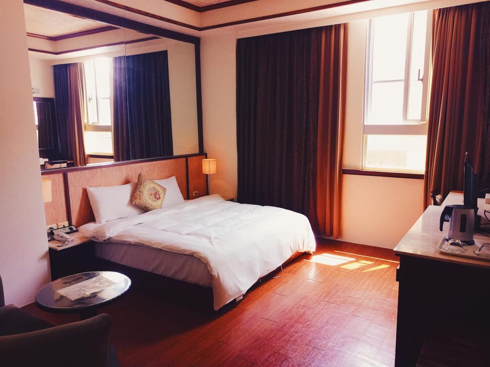 Bed, Day, Photo of the whole room, Bedroom