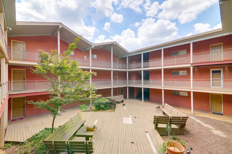 1 Mi to Dtwn & UGA: Condo w/ Pool in Athens! House in Athens