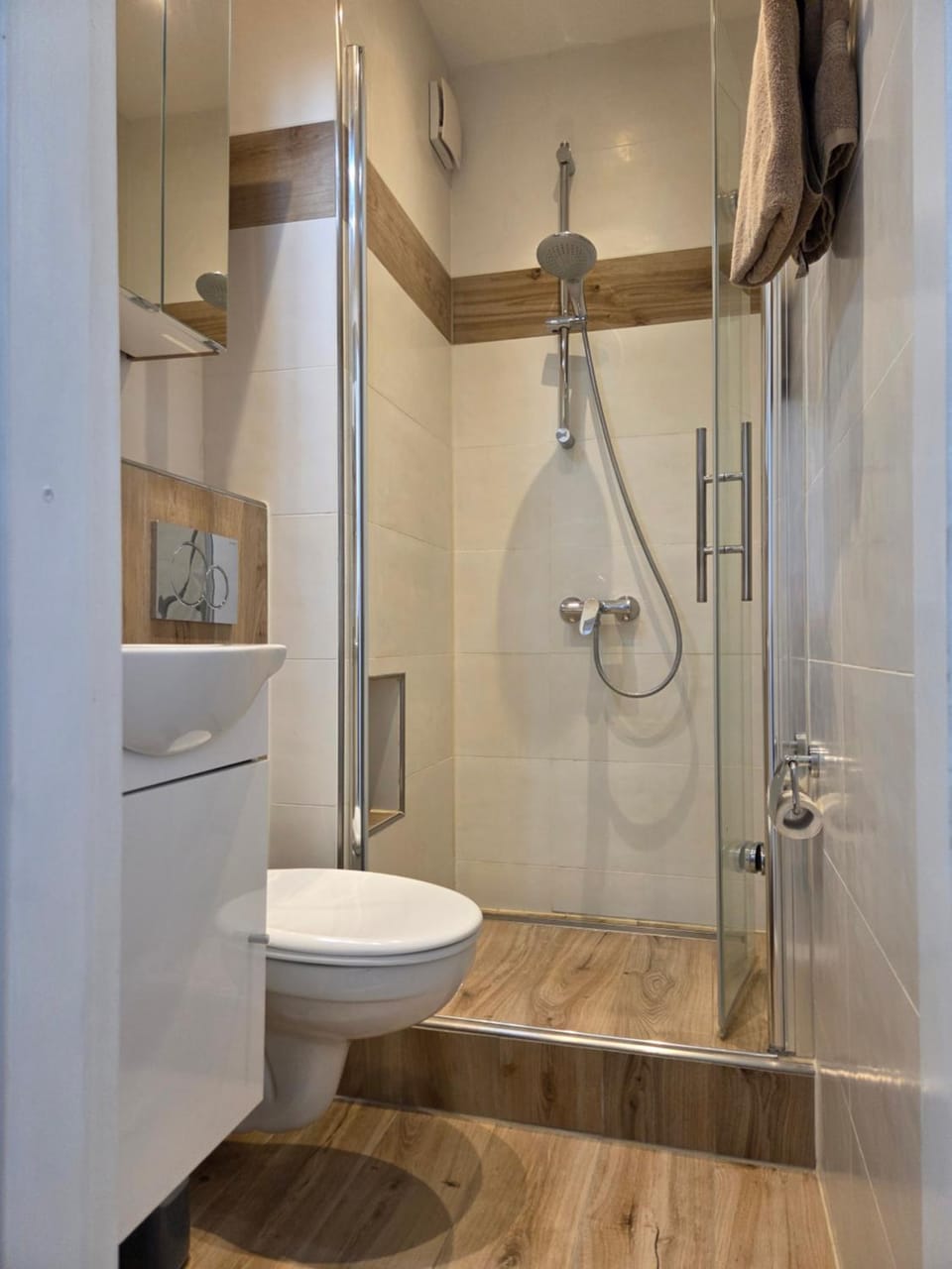 Shower, Toilet, Bathroom, towels