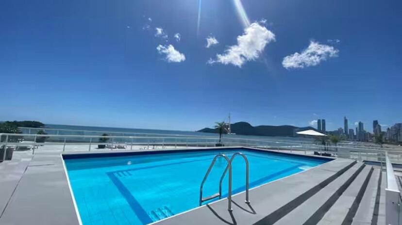 Natural landscape, Sea view, Swimming pool, Swimming pool, sunbed