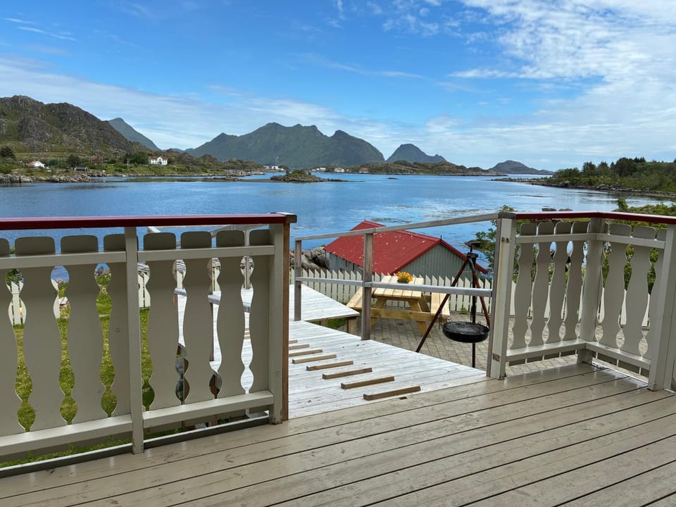 House by the sea, Ballstad Lofoten House in Lofoten