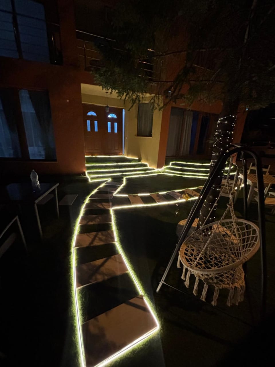 Night, Seating area