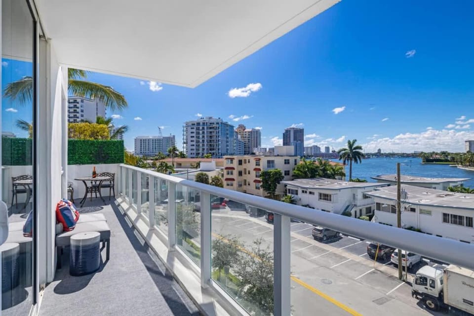 Champagne at Tiffany's - Luxury Condo by the Beach House in Fort Lauderdale