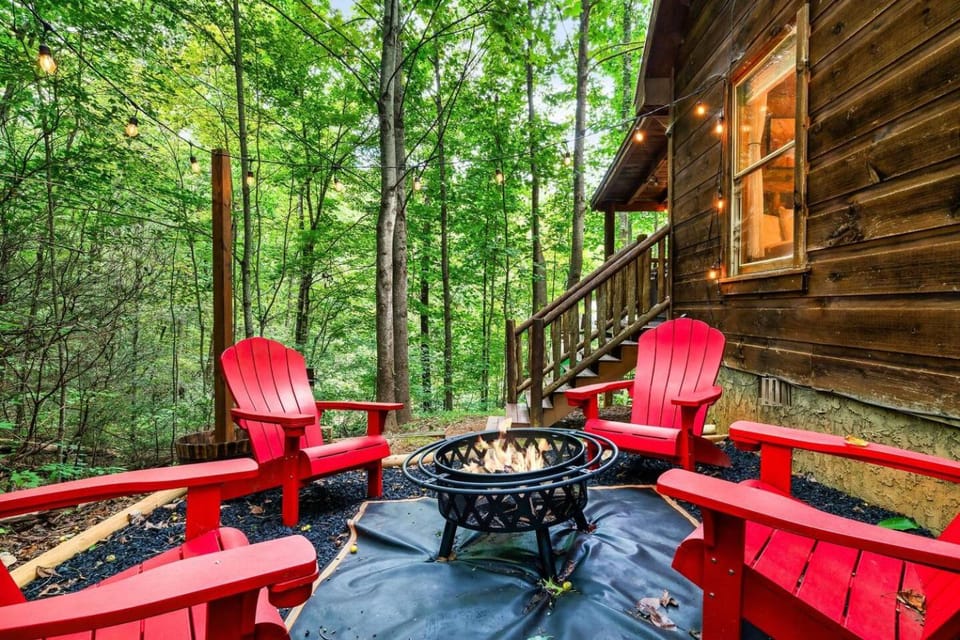 Bear Cub Inn I Hot Tub I Fire Pit I Arcade House in Sevier County