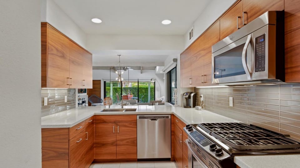 Courtside Contemporary Updated Condo with Style & West-Facing Vista – managed by Greenday House in Rancho Mirage