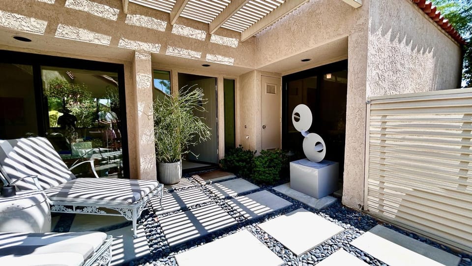 Courtside Contemporary Updated Condo with Style & West-Facing Vista – managed by Greenday House in Rancho Mirage