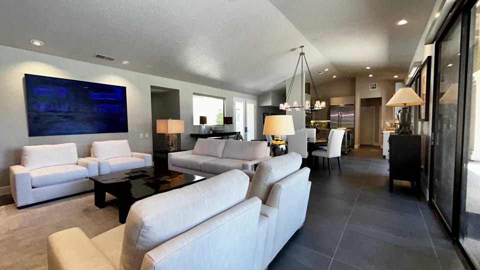 “Luxe Living”: Modern elegance, top-tier amenities, and stunning views, managed by Greenday! Villa in Rancho Mirage