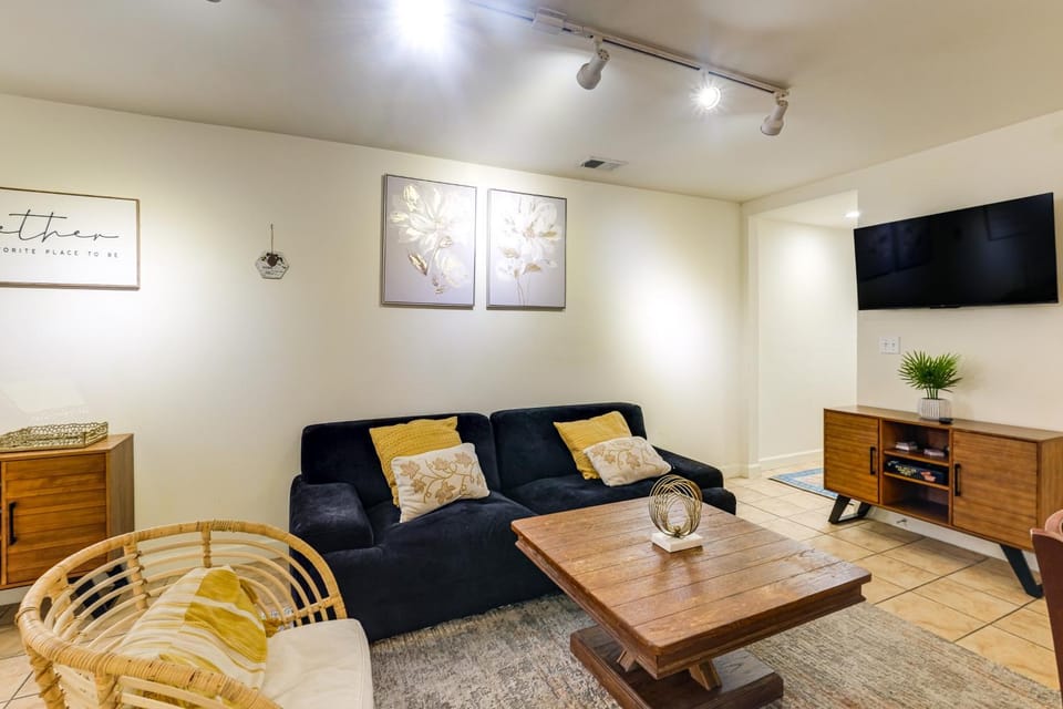 1/2 Mi to Metrobus Stop! Walkable Petworth Duplex House in District of Columbia