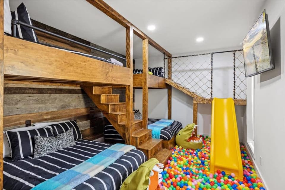 Pool - Basketball - Volleyball - Arcades - Fishing House in Sevier County