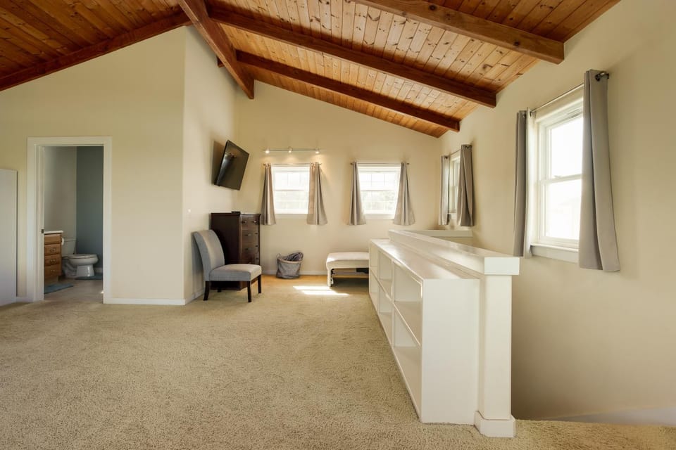 Sunset Orchard- Sunny Side of Waimea, Close to Beaches! Apartment in Waimea
