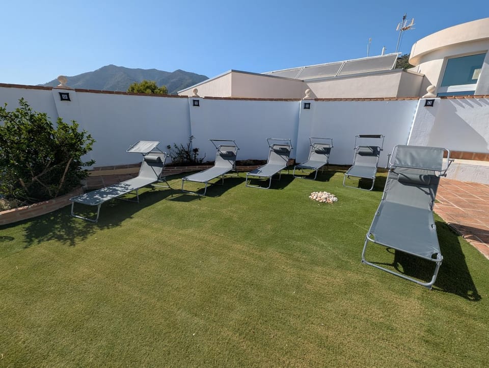Garden view, sunbed