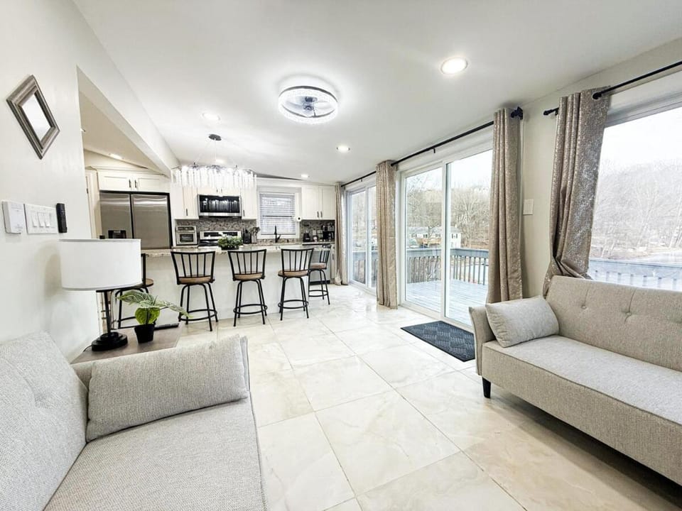 Lux Lake Neepaulin Frontage & Panoramic Views Home House in New Jersey