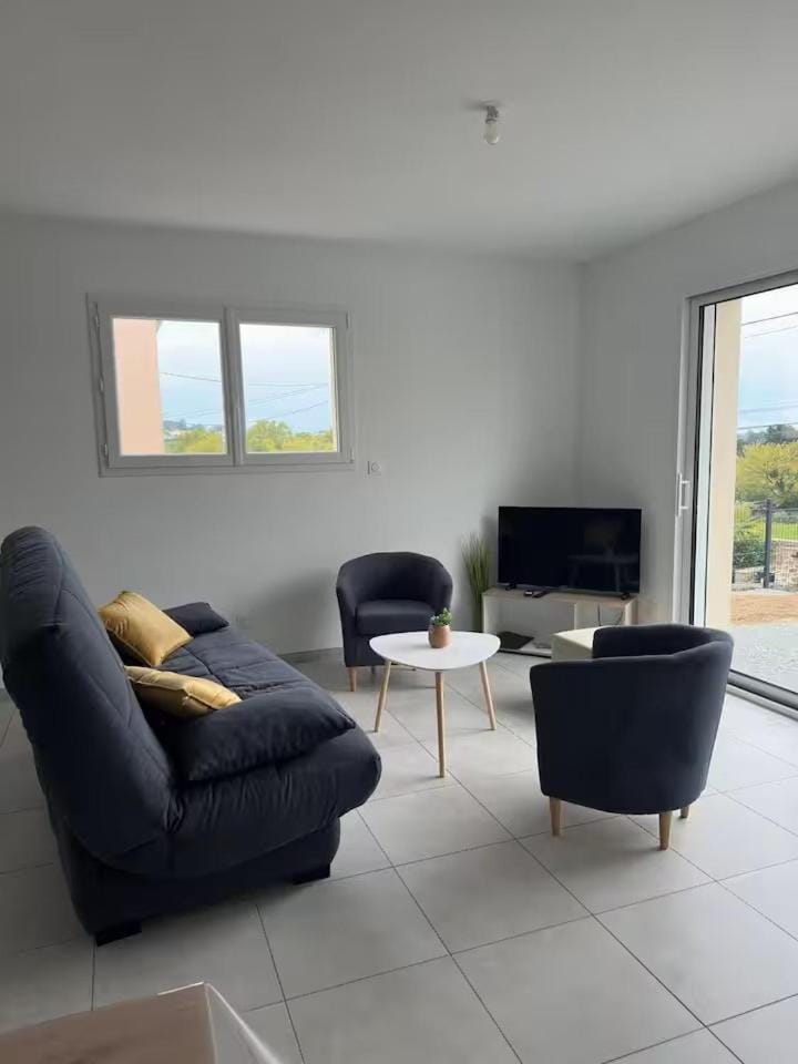 Communal lounge/ TV room, Living room, air conditioner