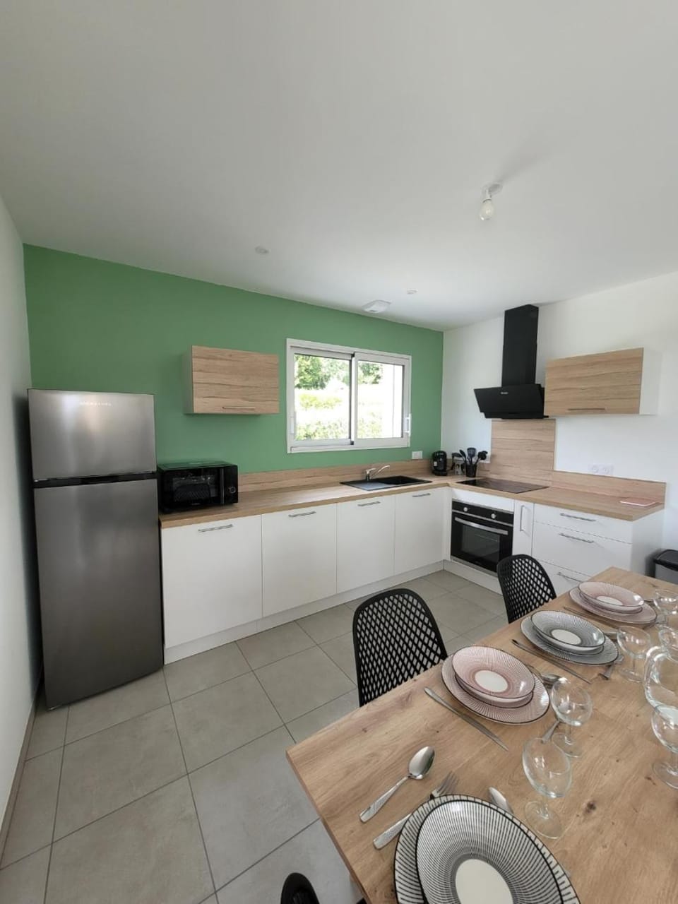 Kitchen or kitchenette, Kitchen or kitchenette, Dining area, oven